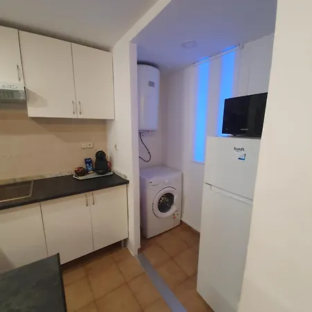 New One Bedroom In Apartment