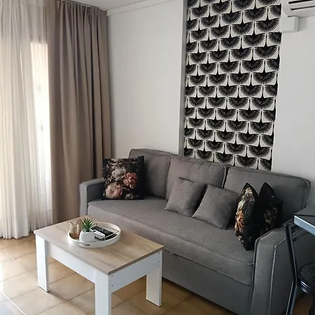 New One Bedroom In Apartment *